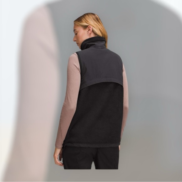 Lululemon Cinch-Hem Fleece Vest
Black / Super Dark - Picture 6 of 10
